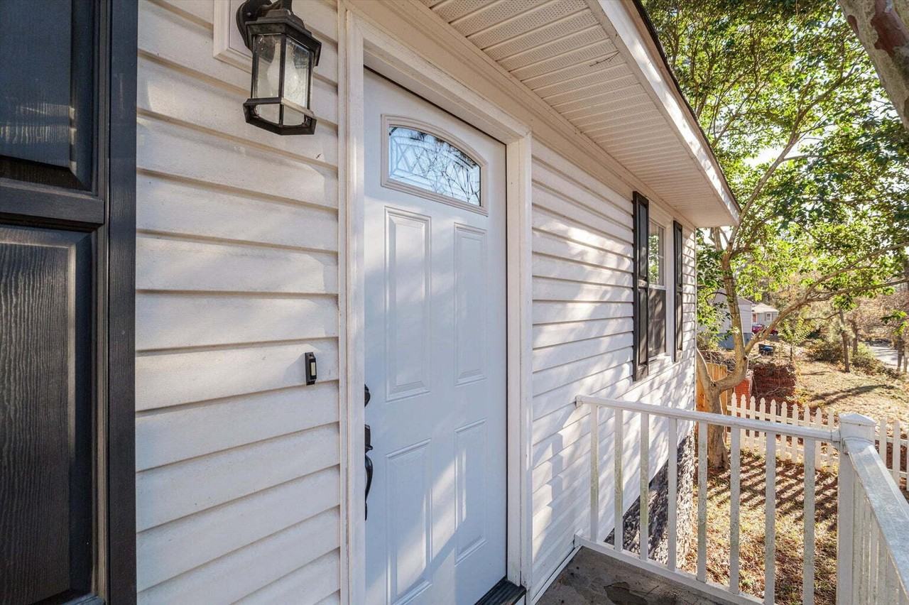 706 Seymour Dr - Photo 3 of 33