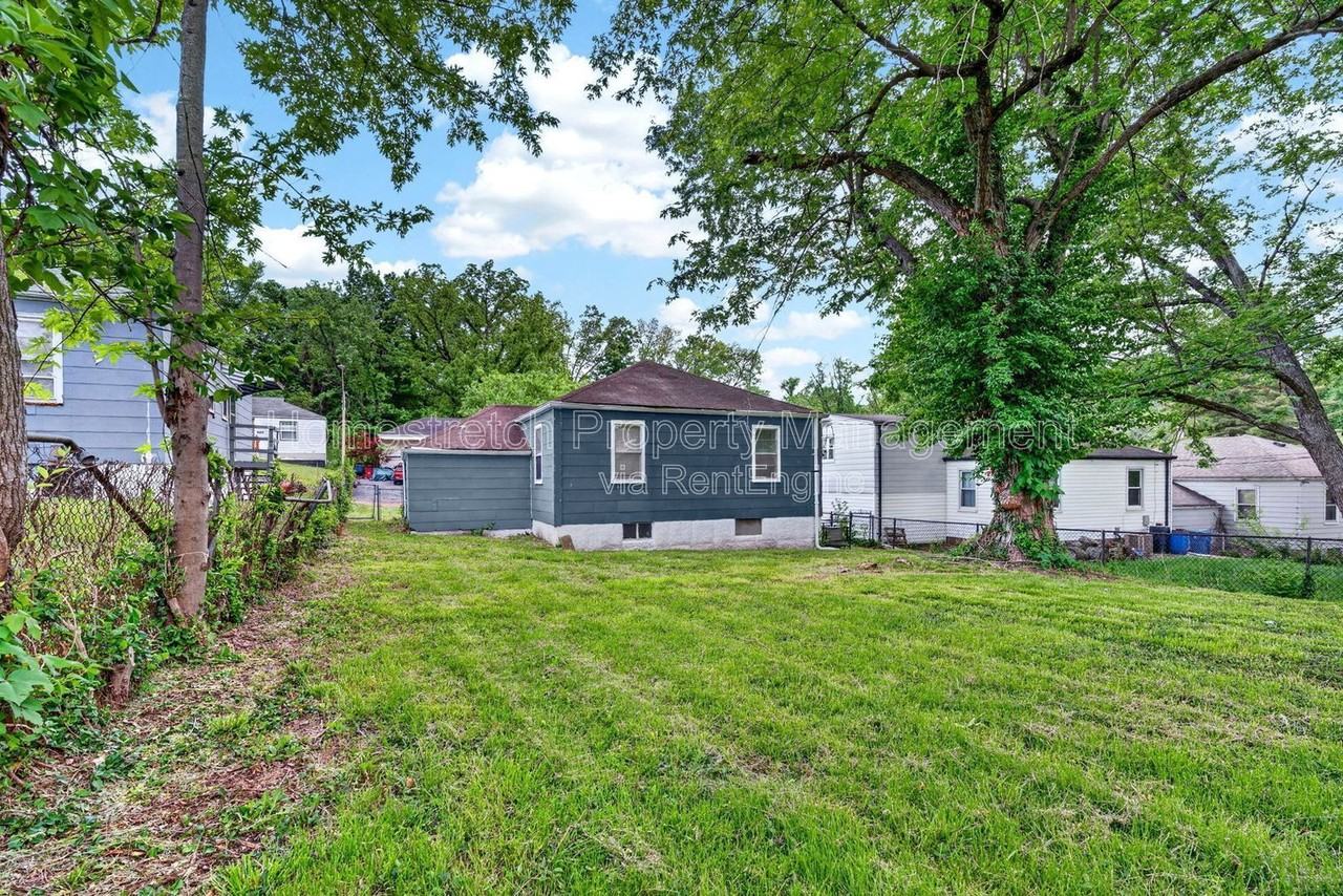 7431 Esterbrook Dr - Photo 5 of 27