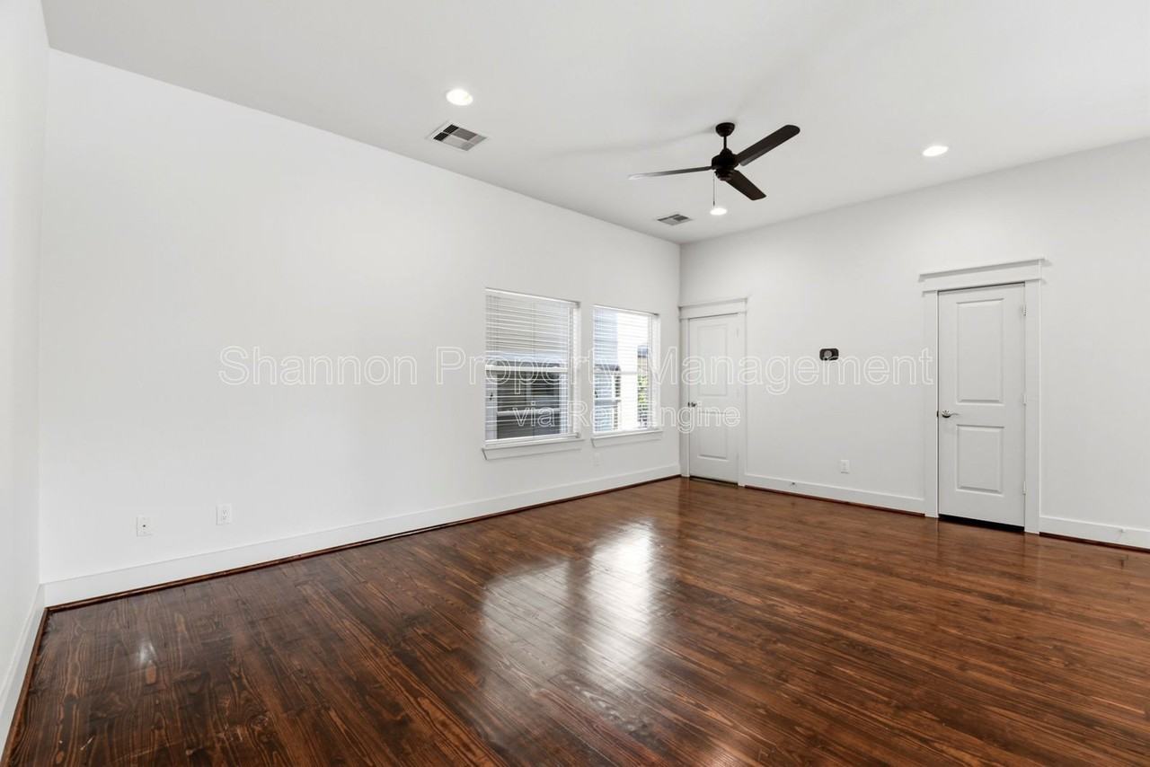 1512 Crockett St #A - Photo 7 of 35