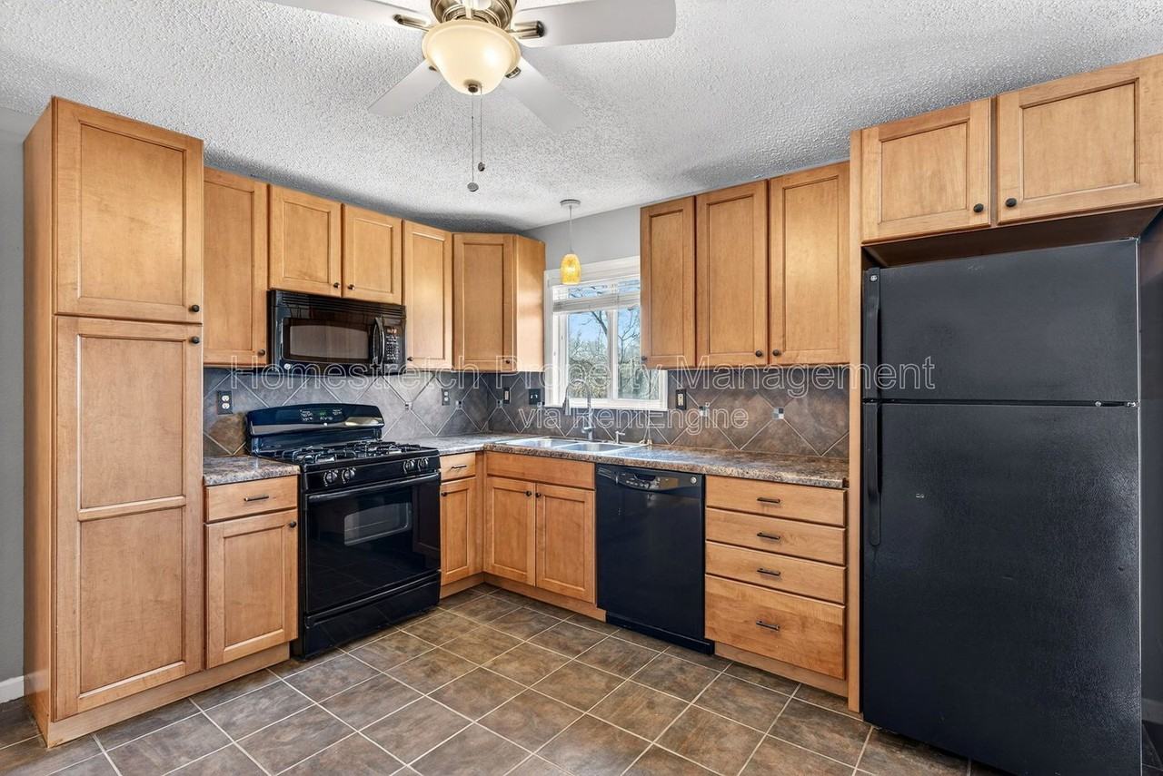 12887 Fox Haven Dr - Photo 4 of 30