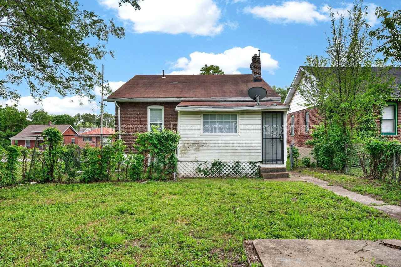 6705 Saint Louis Ave - Photo 5 of 28
