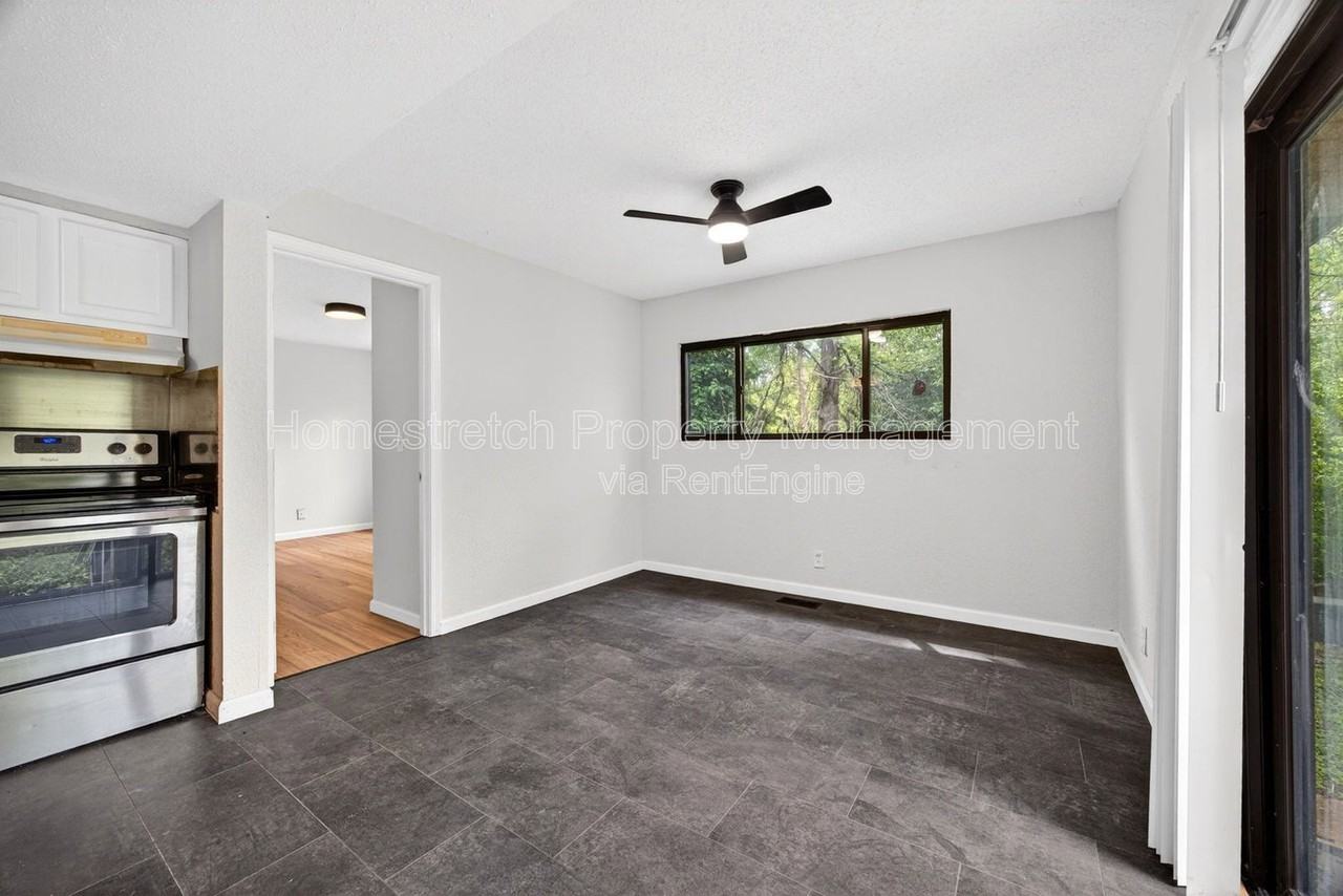 368 Cameron Rd - Photo 4 of 36