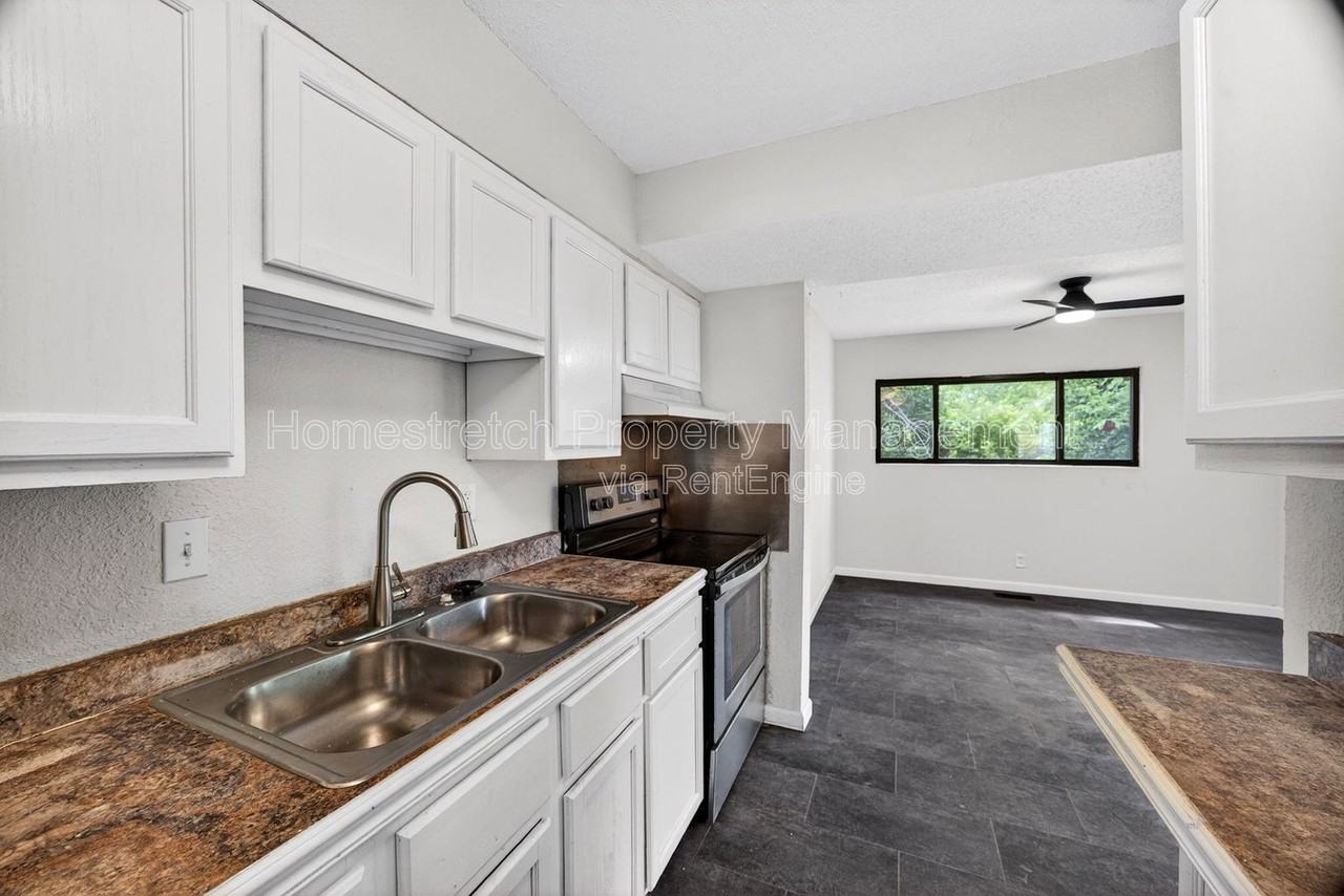 368 Cameron Rd - Photo 5 of 36