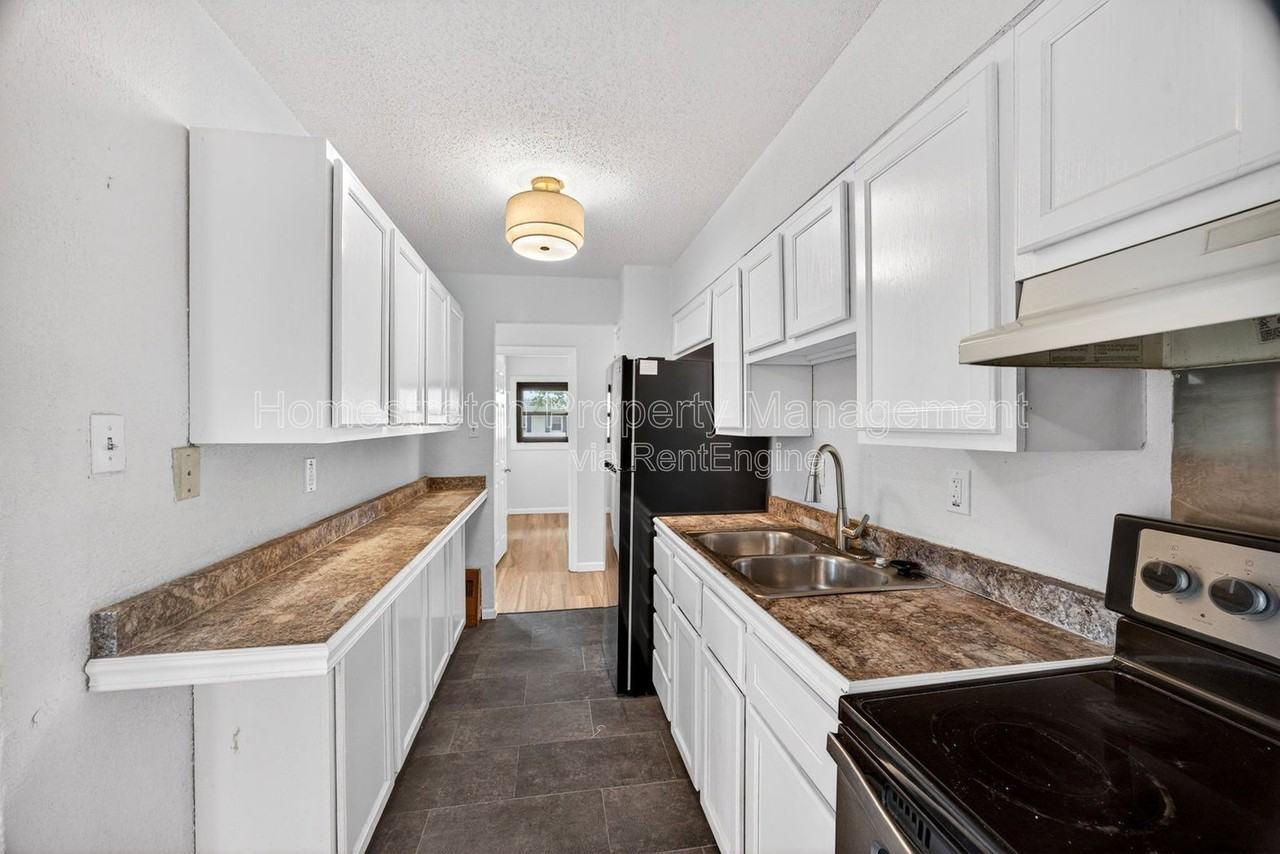 368 Cameron Rd - Photo 6 of 36