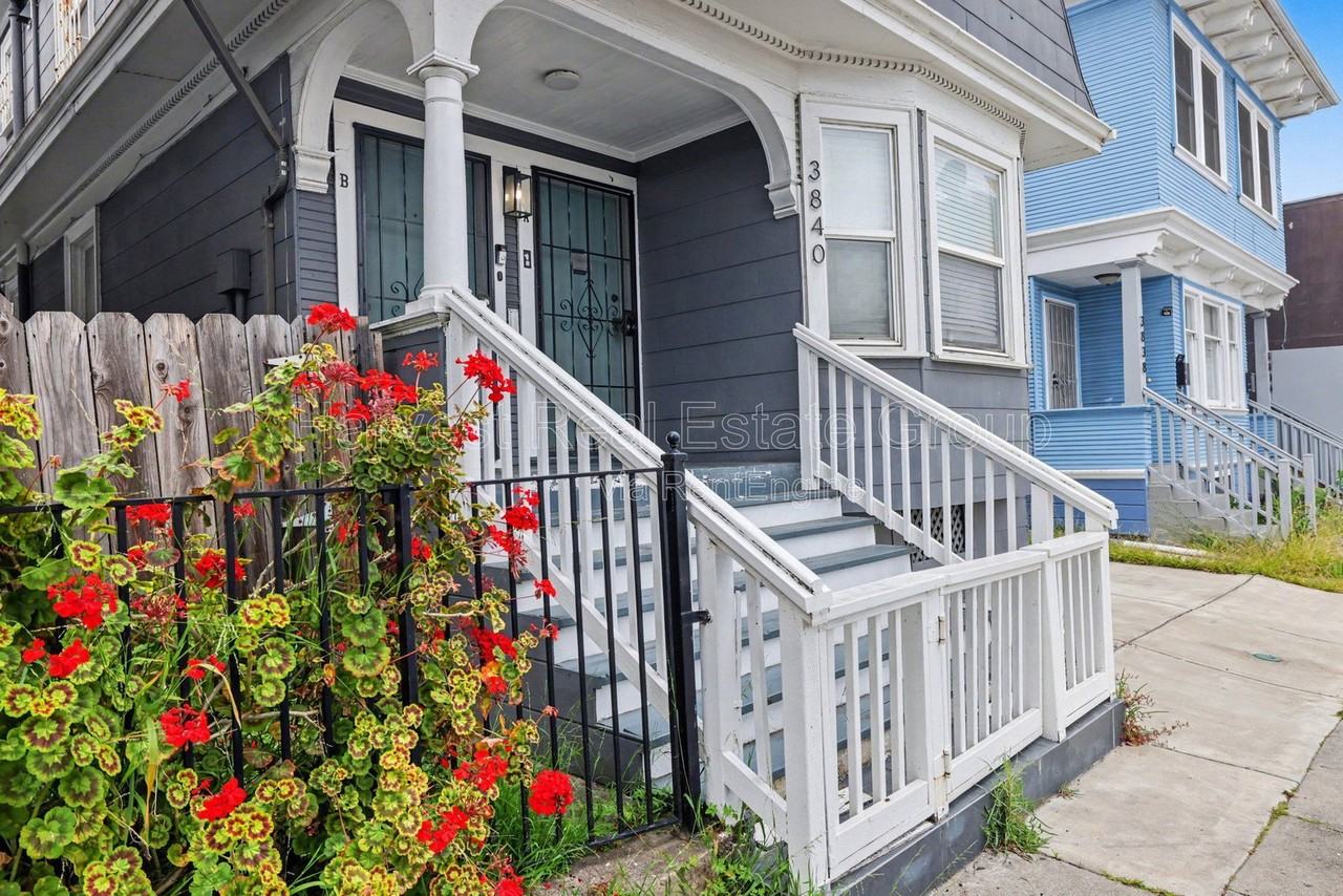 3840 Martin Luther King Jr Way #B