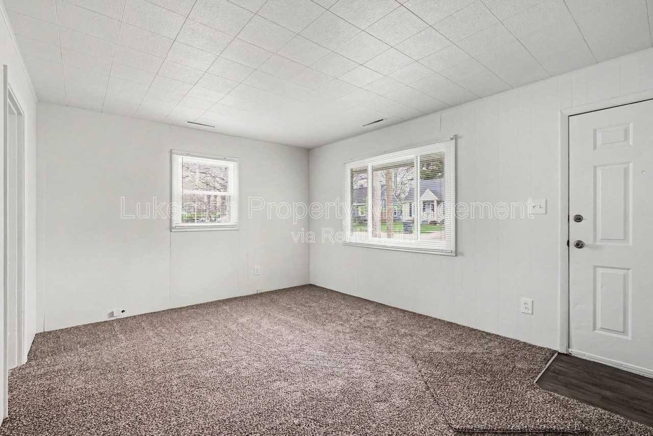 2321 Hazel Ave - Photo 2 of 15