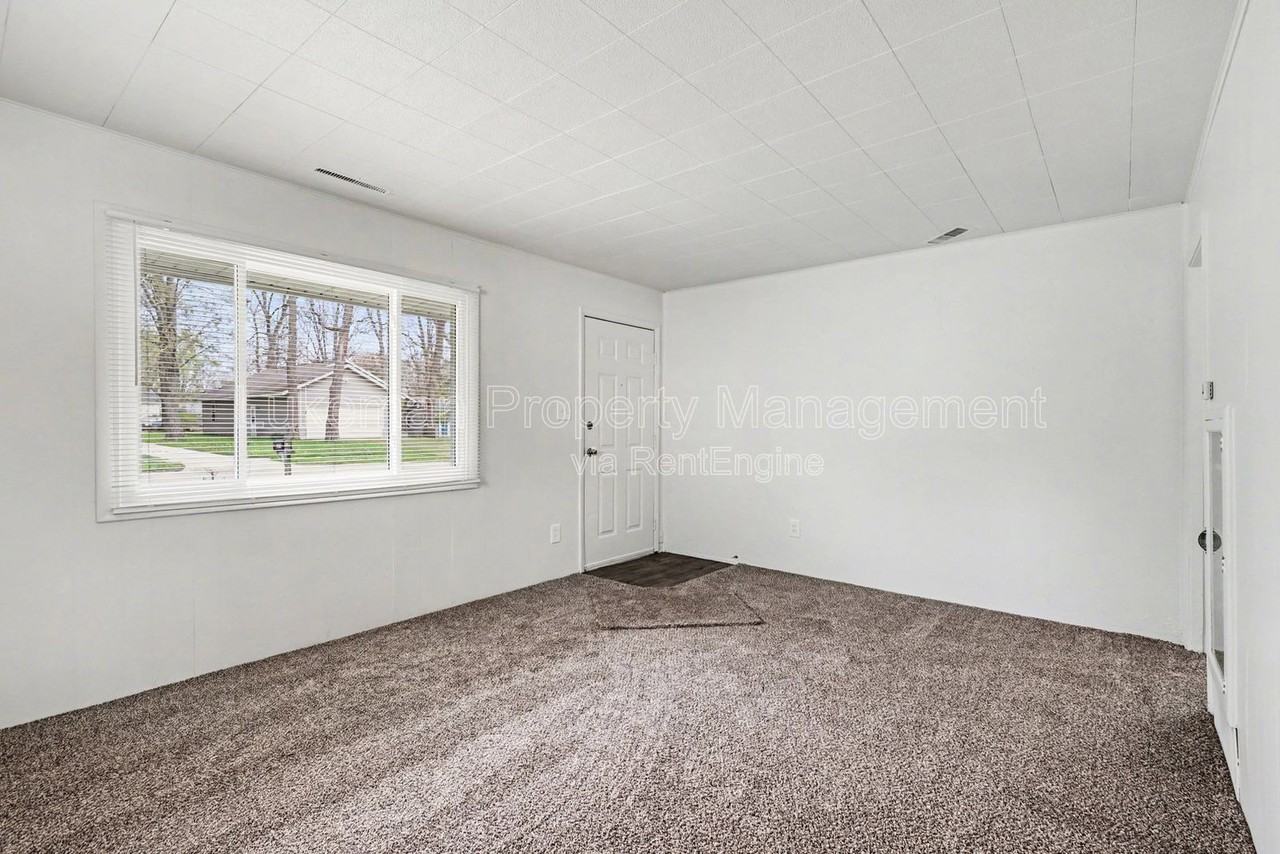 2321 Hazel Ave - Photo 5 of 15