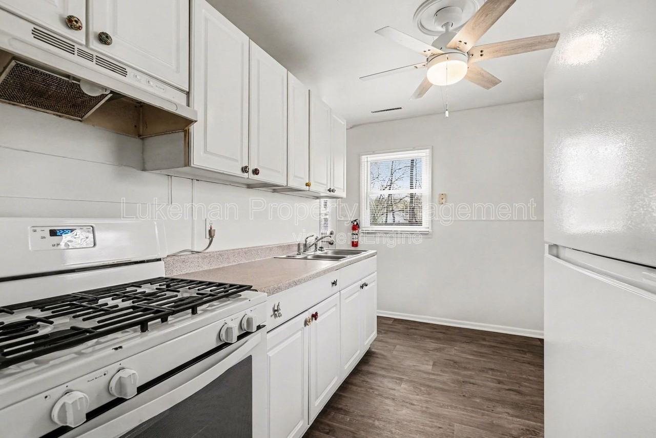 2321 Hazel Ave - Photo 6 of 15