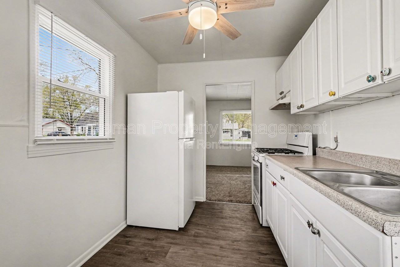 2321 Hazel Ave - Photo 7 of 15