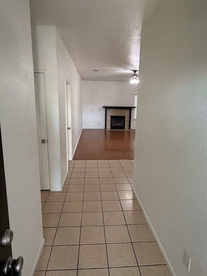1339 Vine St - Photo 2 of 23