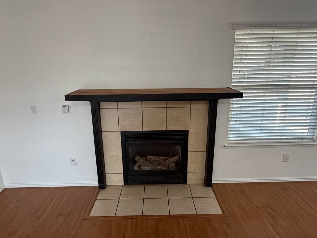 1339 Vine St - Photo 4 of 23