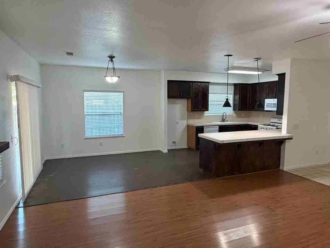 1339 Vine St - Photo 5 of 23