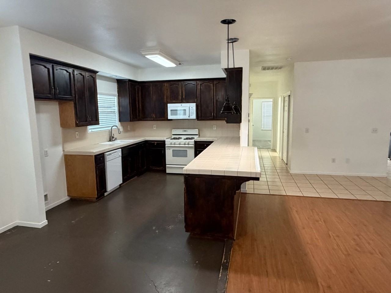 1339 Vine St - Photo 6 of 23