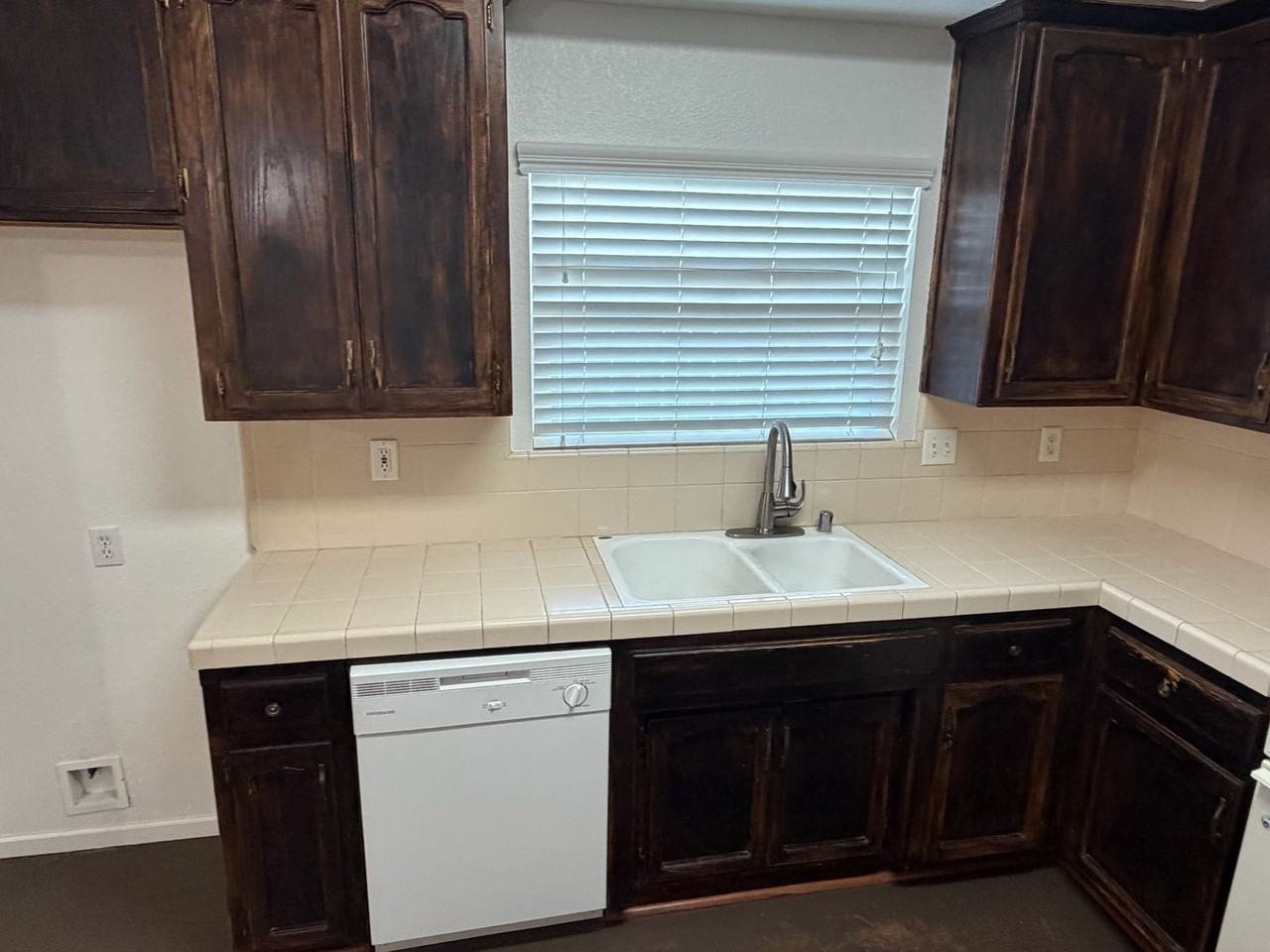 1339 Vine St - Photo 7 of 23