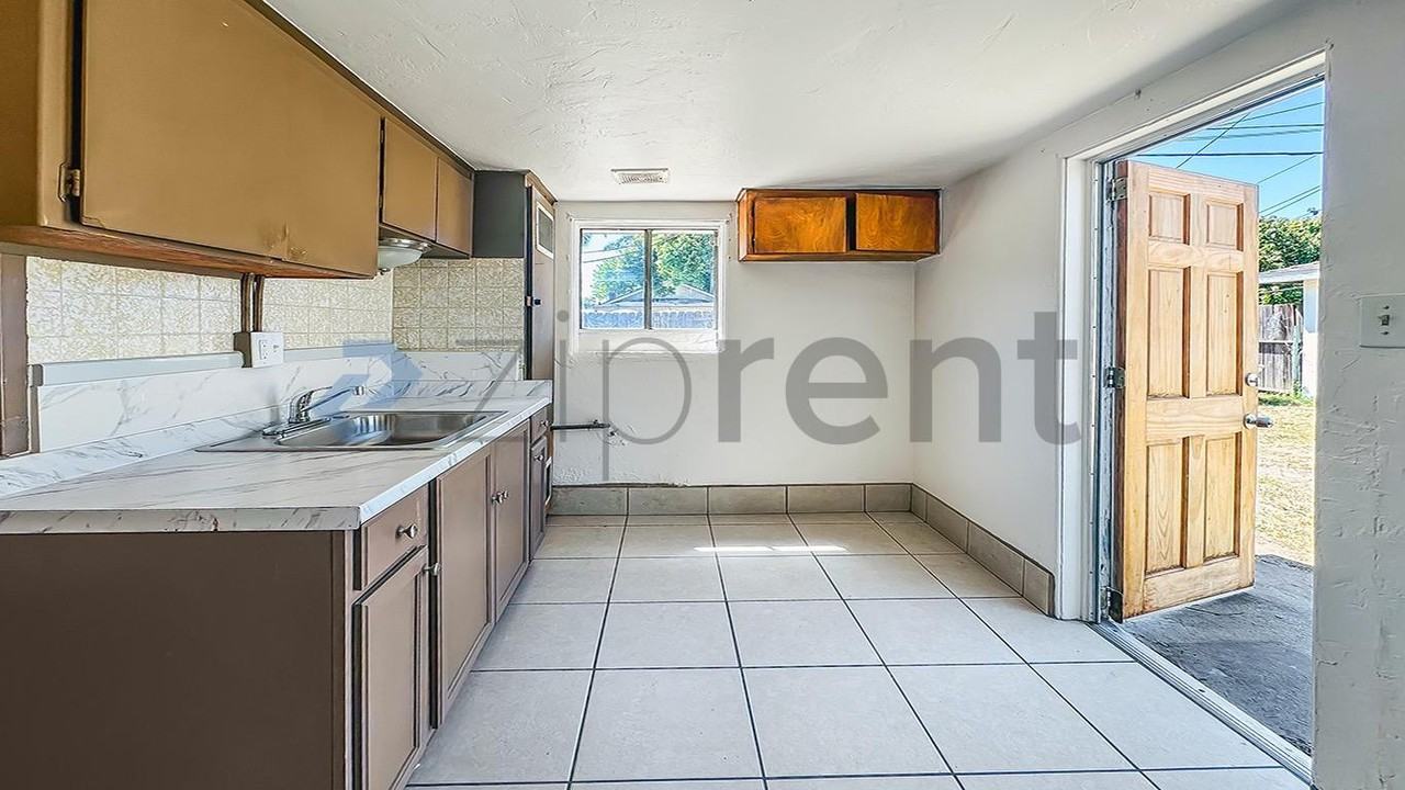 3634 E Madison Ave #2 - Photo 6 of 18