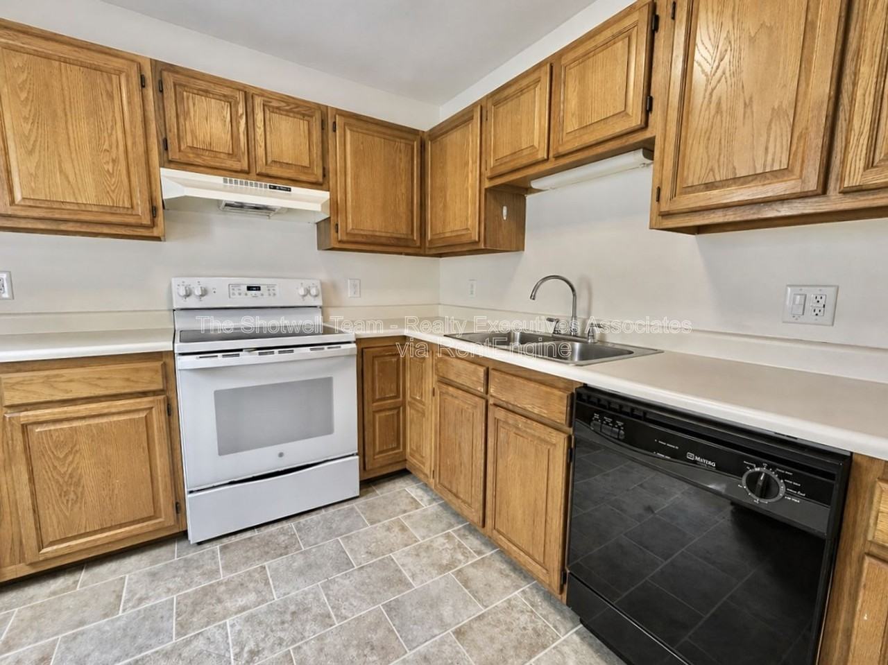 479 Bramblewood Ln - Photo 3 of 9