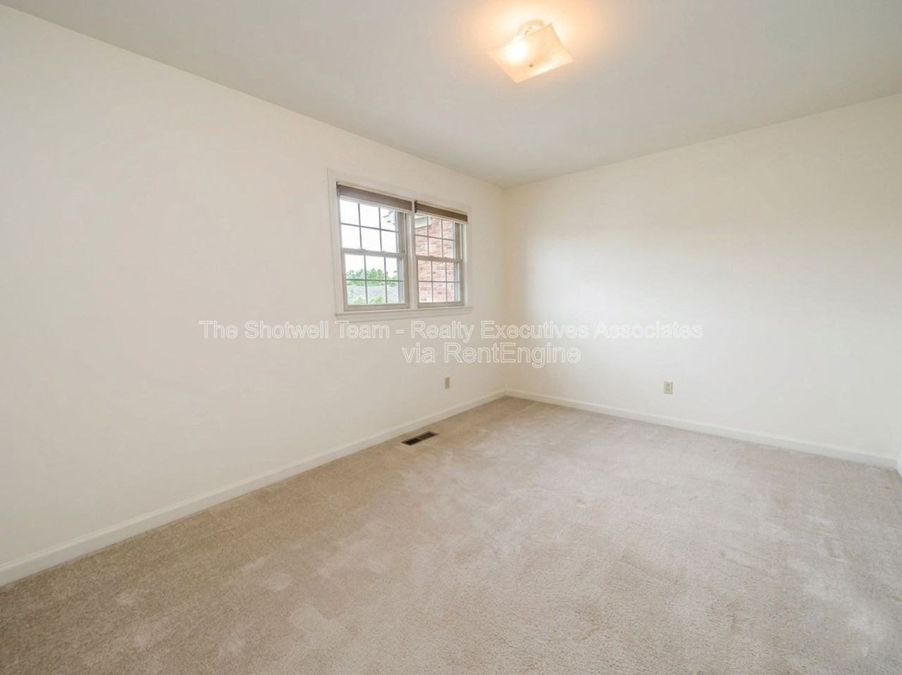 479 Bramblewood Ln - Photo 5 of 9
