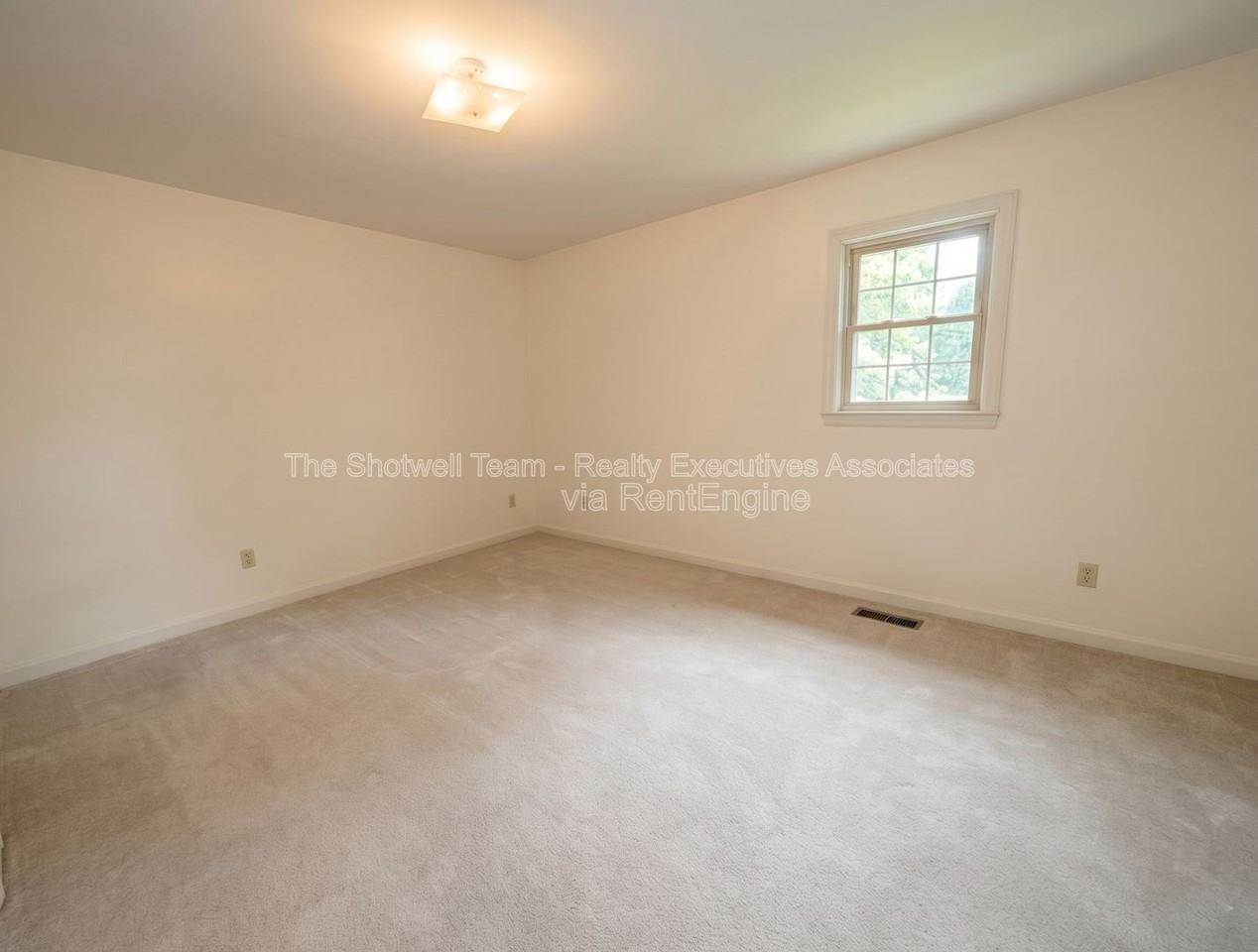 479 Bramblewood Ln - Photo 7 of 9
