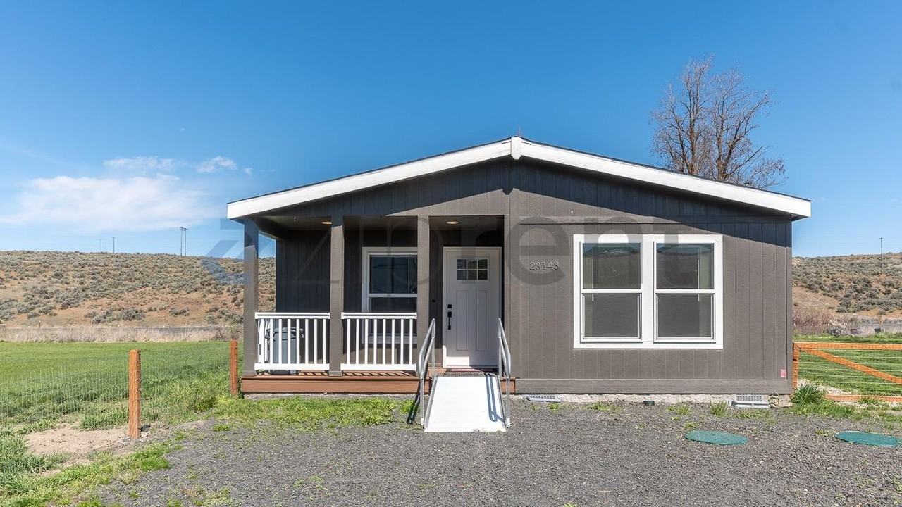 23143 Lowe Rd E - Photo 2 of 35