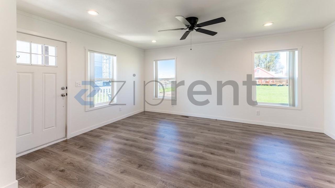 23143 Lowe Rd E - Photo 4 of 35