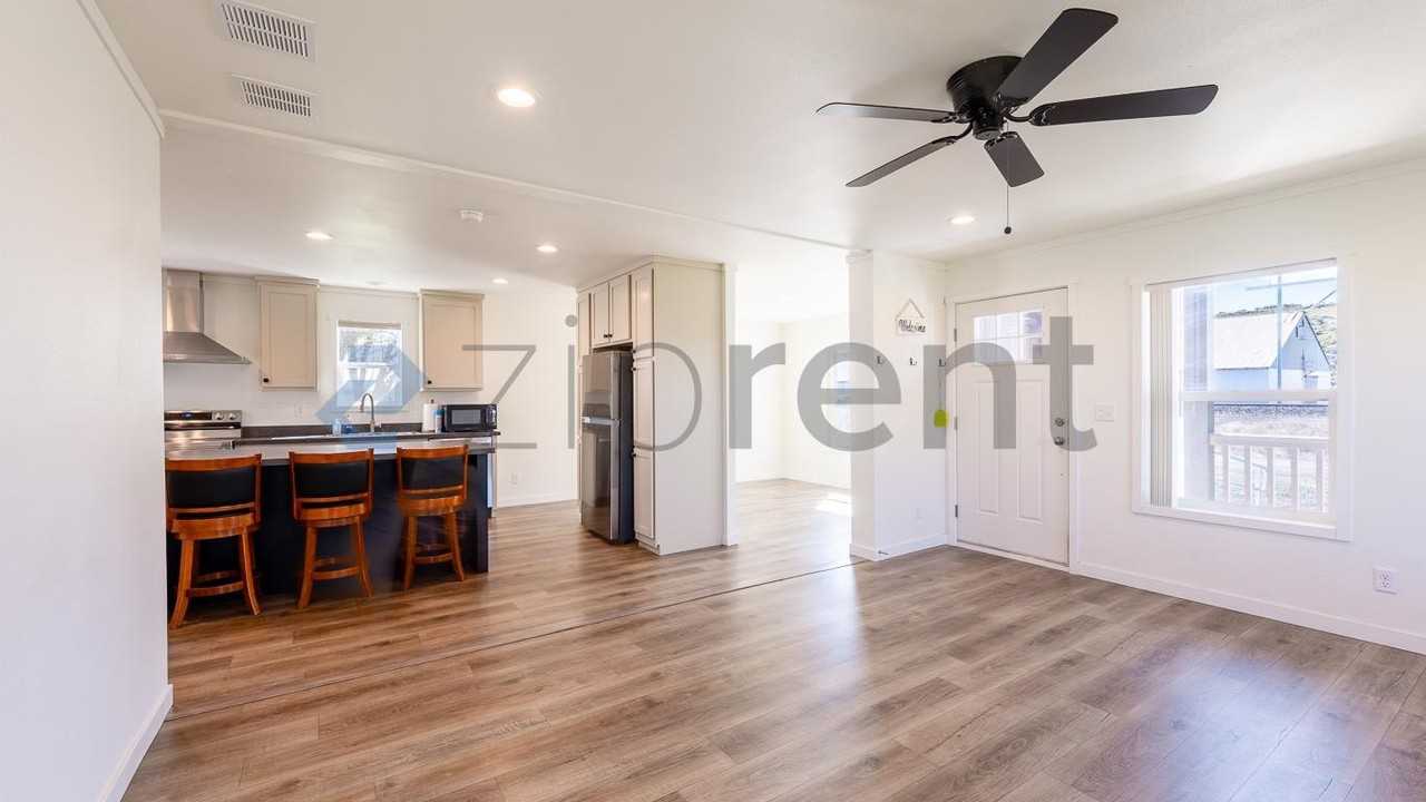 23143 Lowe Rd E - Photo 5 of 35