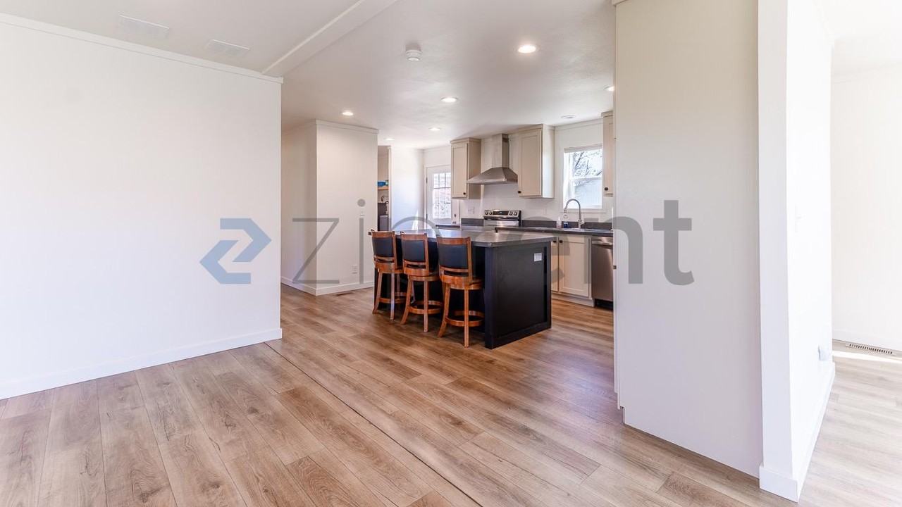 23143 Lowe Rd E - Photo 7 of 35
