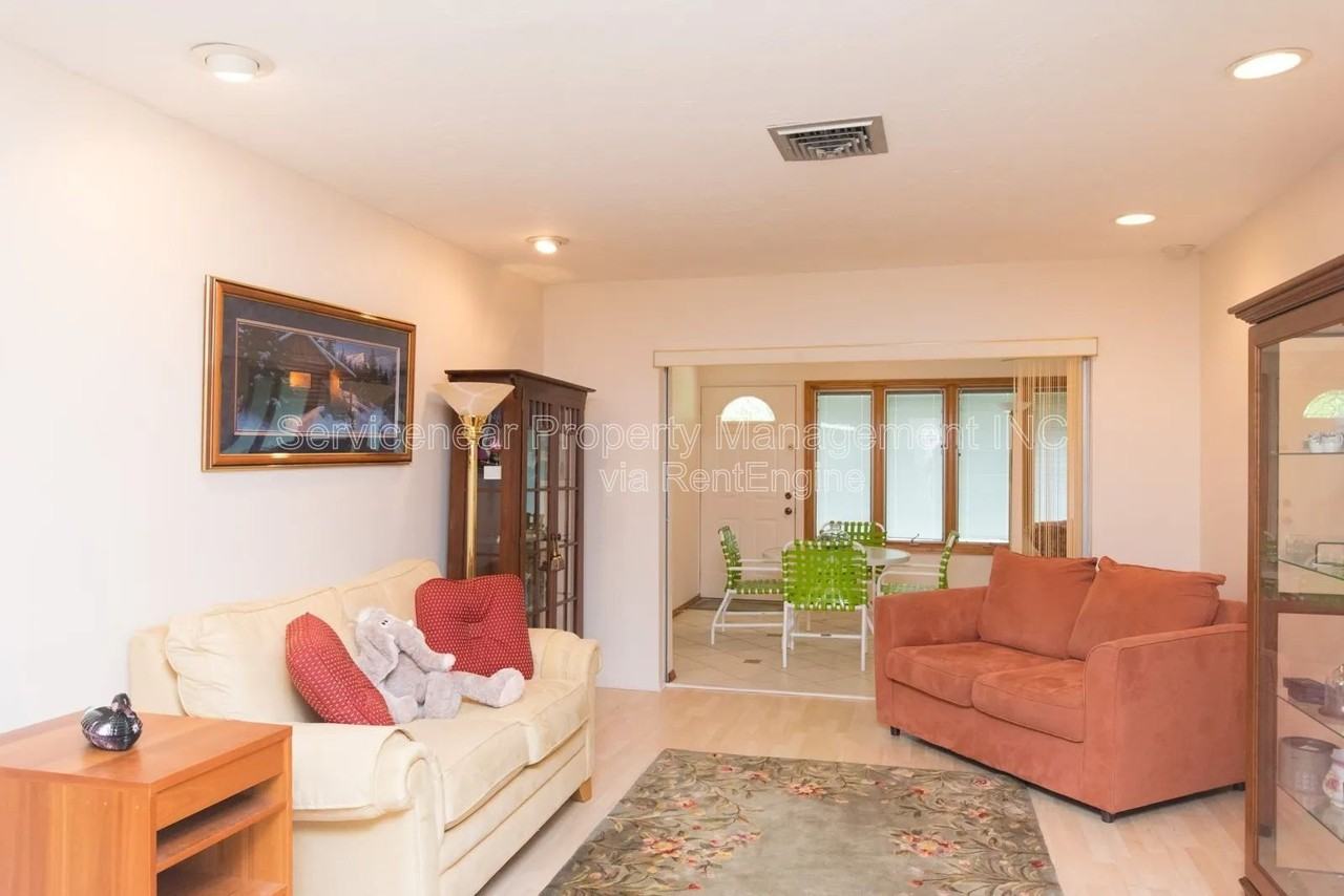 423 Whispering Oaks Ct - Photo 6 of 37