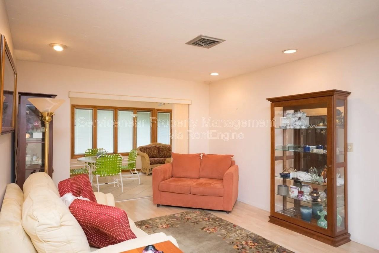 423 Whispering Oaks Ct - Photo 7 of 37