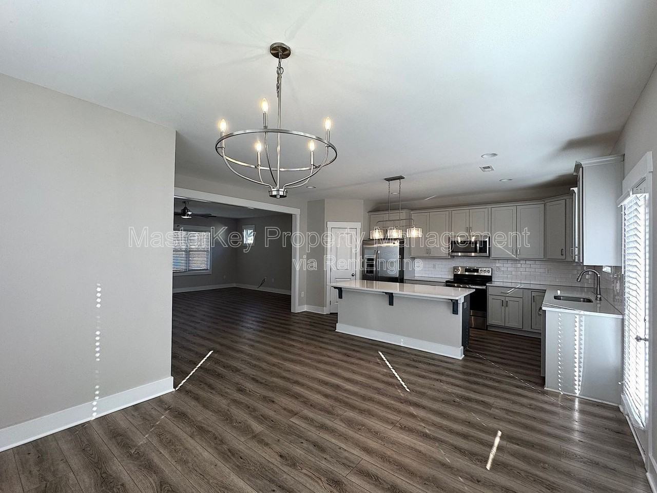 102 N Dunn St - Photo 3 of 24