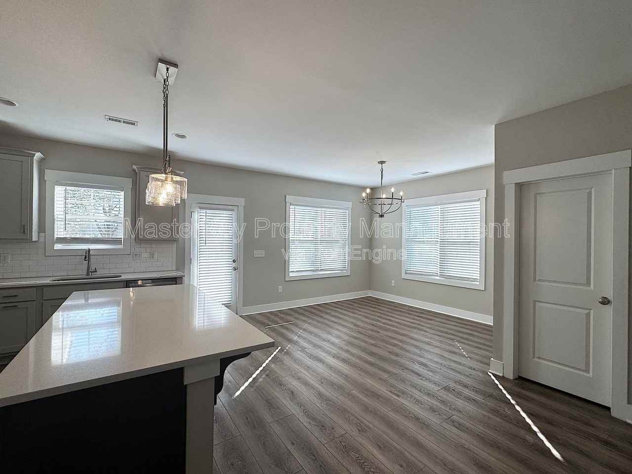 102 N Dunn St - Photo 4 of 24