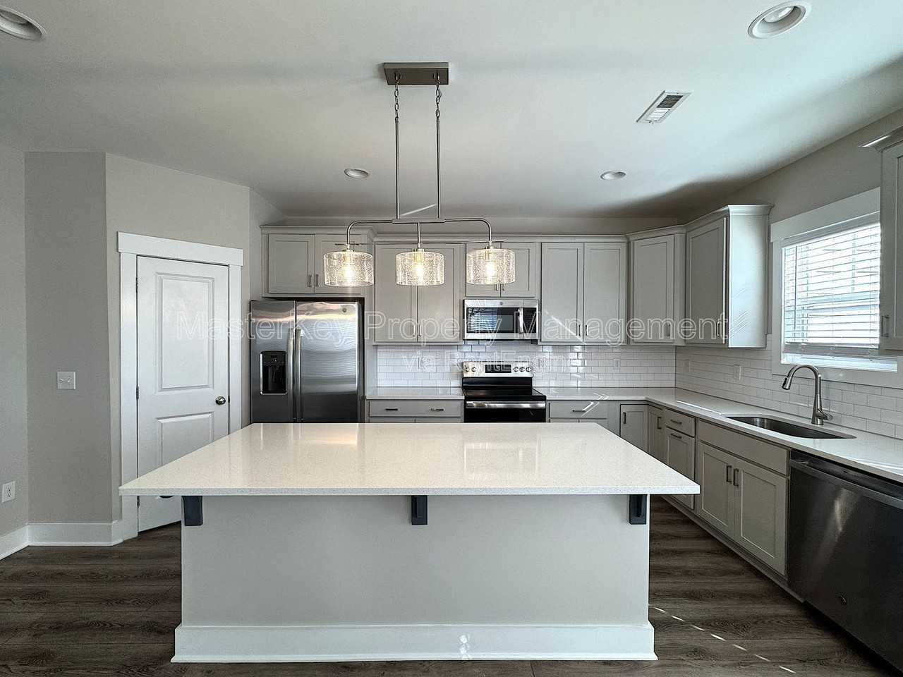 102 N Dunn St - Photo 5 of 24