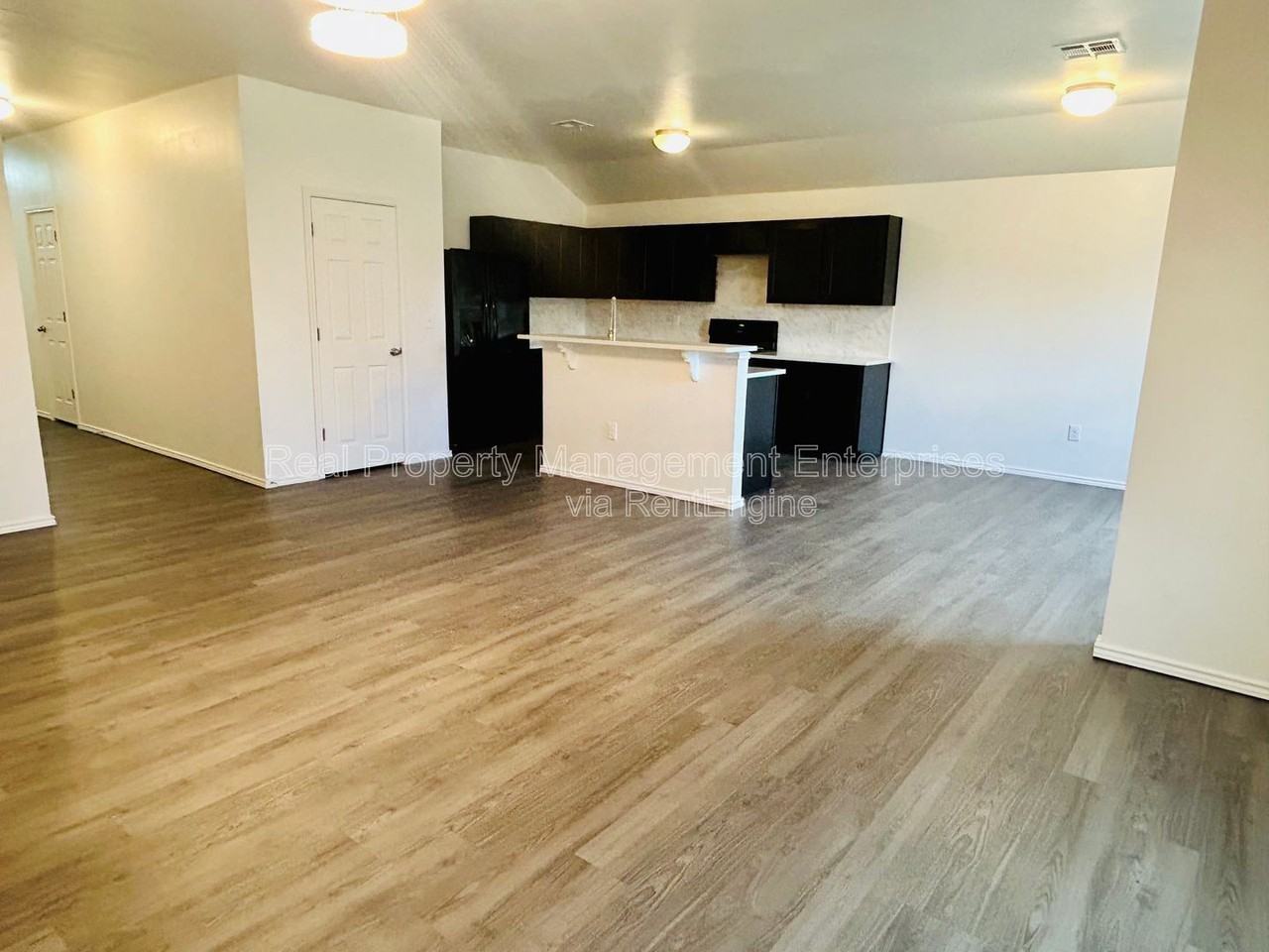 11624 Nw 96th St - Photo 2 of 32