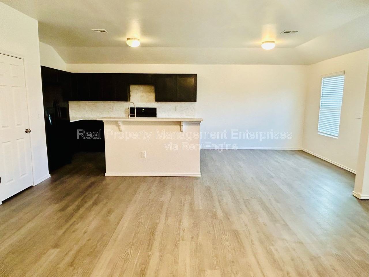 11624 Nw 96th St - Photo 3 of 32