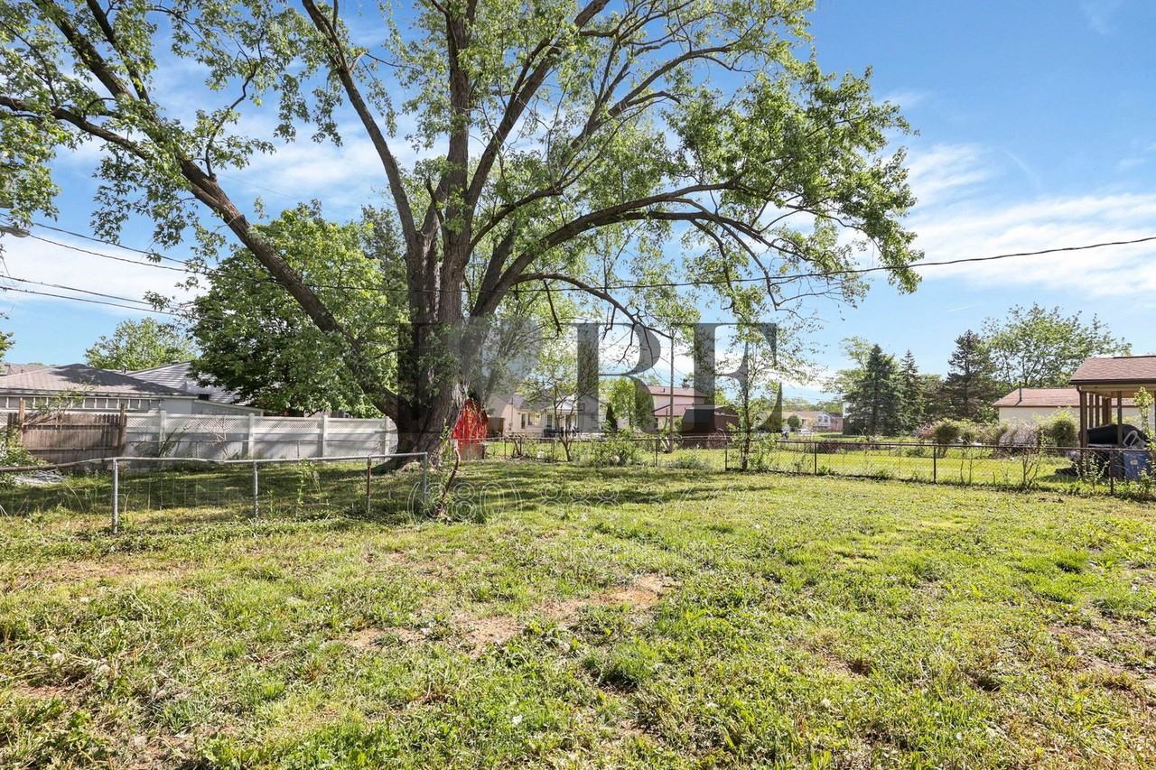 1902 Brookfield Rd - Photo 6 of 32
