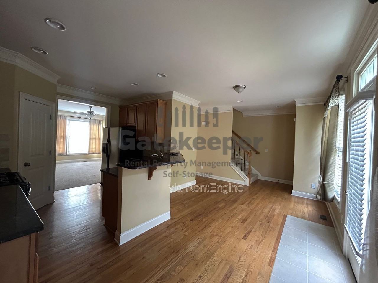 106 Lexington Vlg - Photo 4 of 19