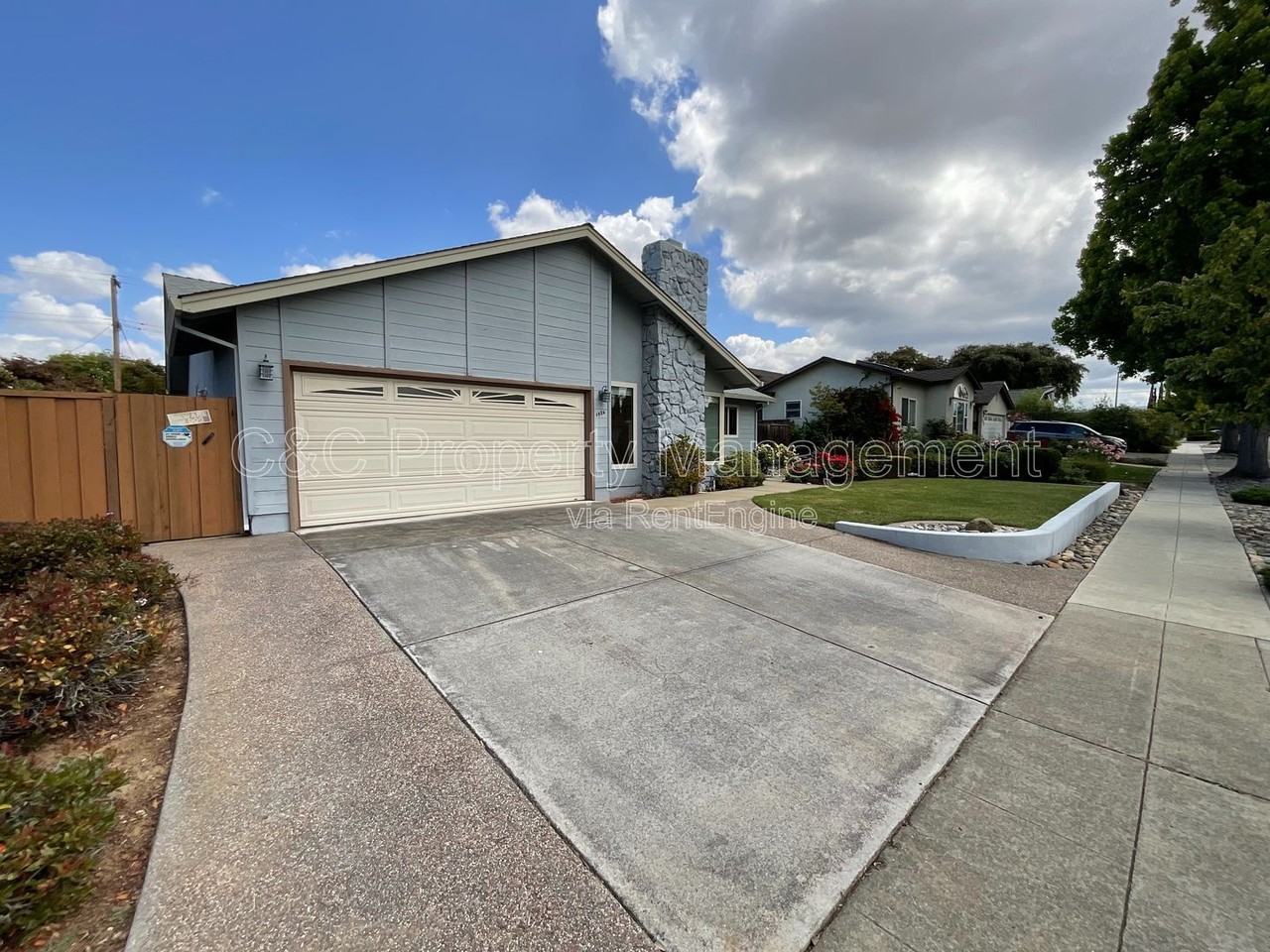 1426 Ormsby Dr - Photo 2 of 43