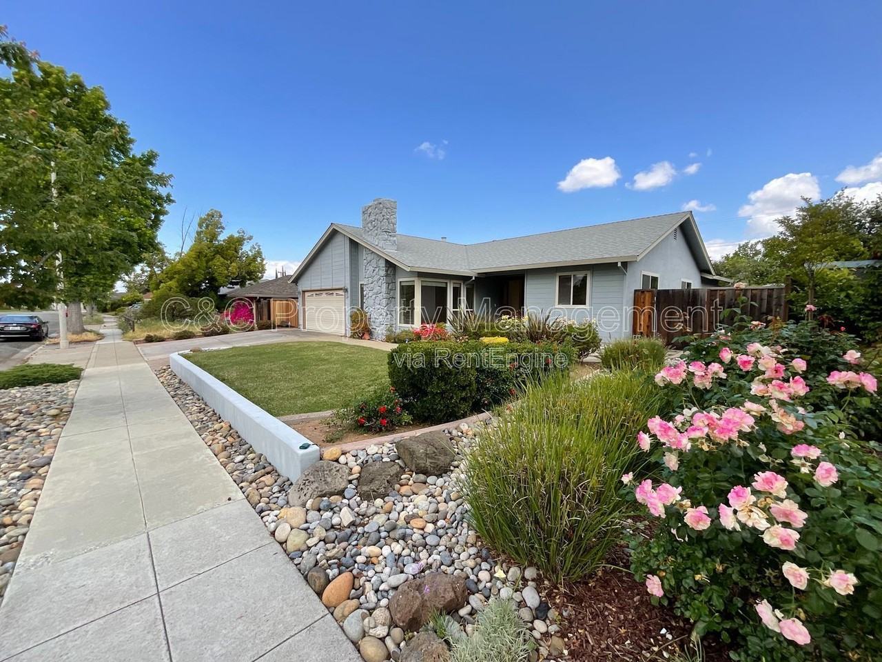 1426 Ormsby Dr - Photo 3 of 43