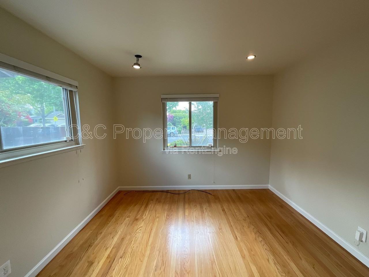 1426 Ormsby Dr - Photo 7 of 43