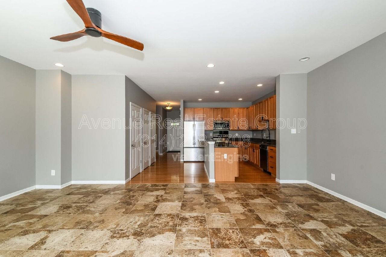 404 N Sarah St - Photo 4 of 19