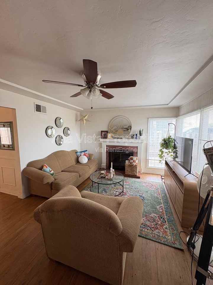 1761 Thomas Ave - Photo 2 of 19