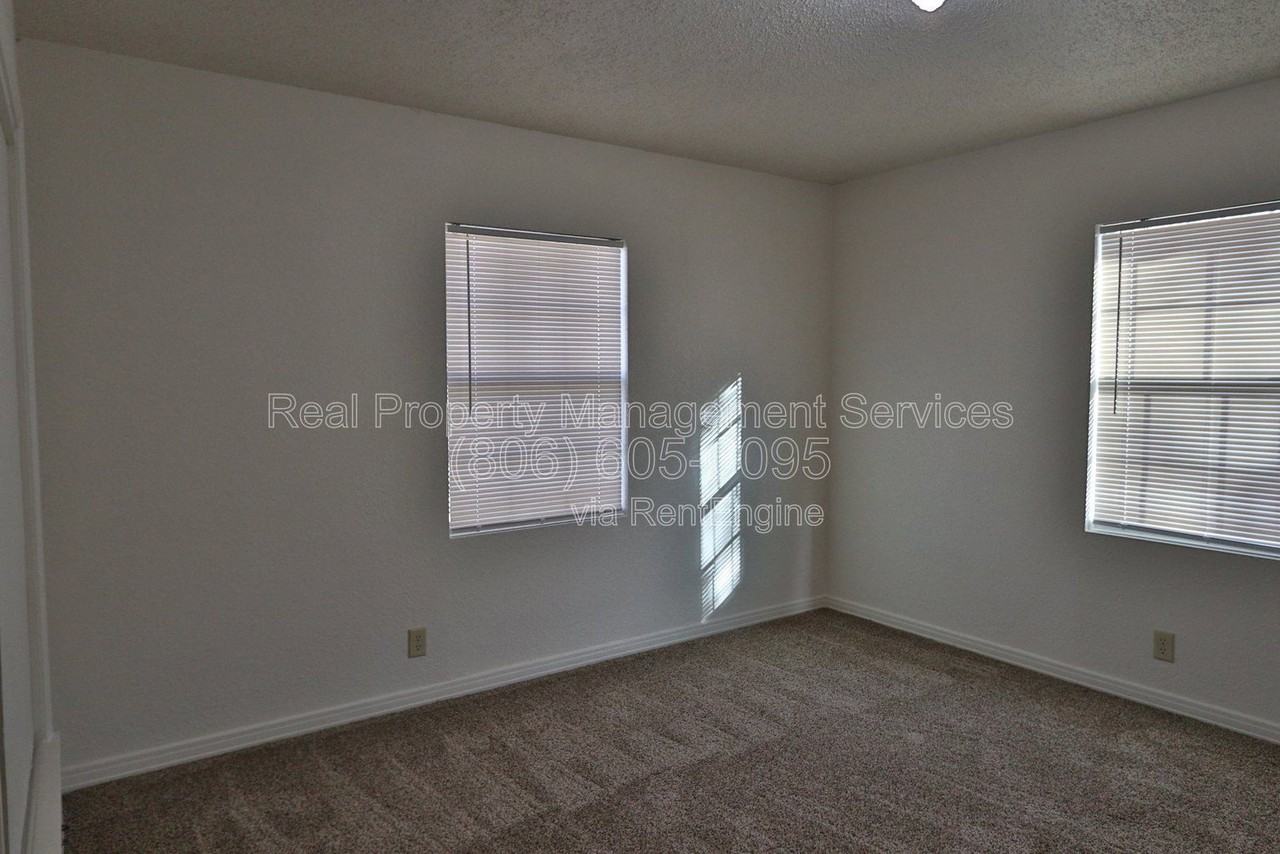 2521 41st St - Photo 4 of 7