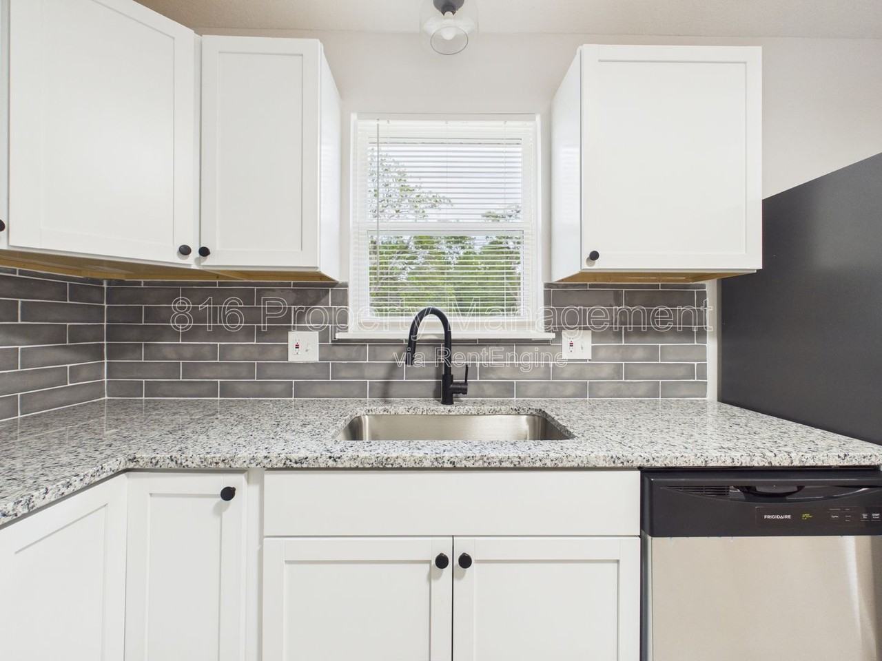 100 S Oxford Ave - Photo 5 of 26