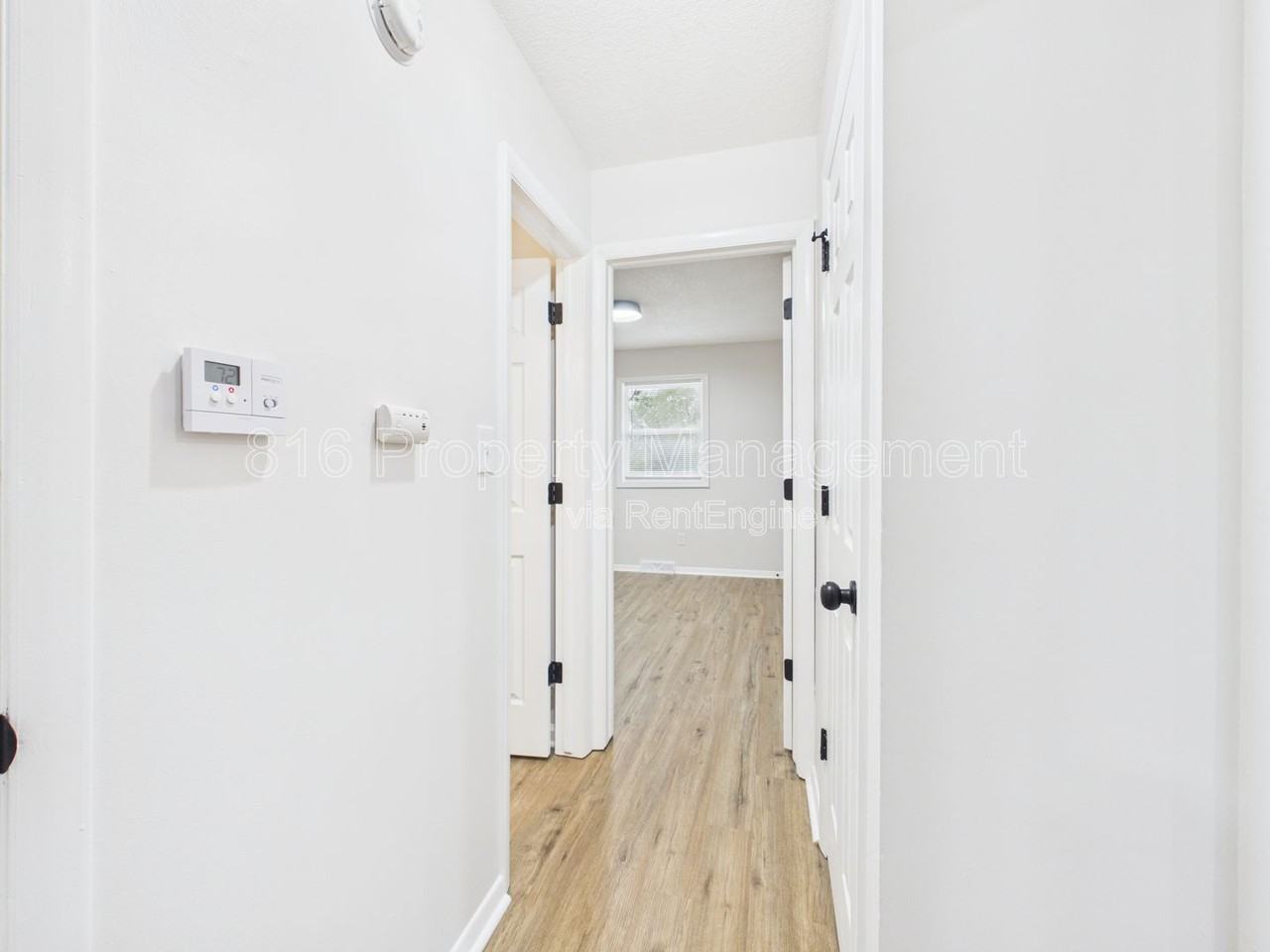 100 S Oxford Ave - Photo 6 of 26