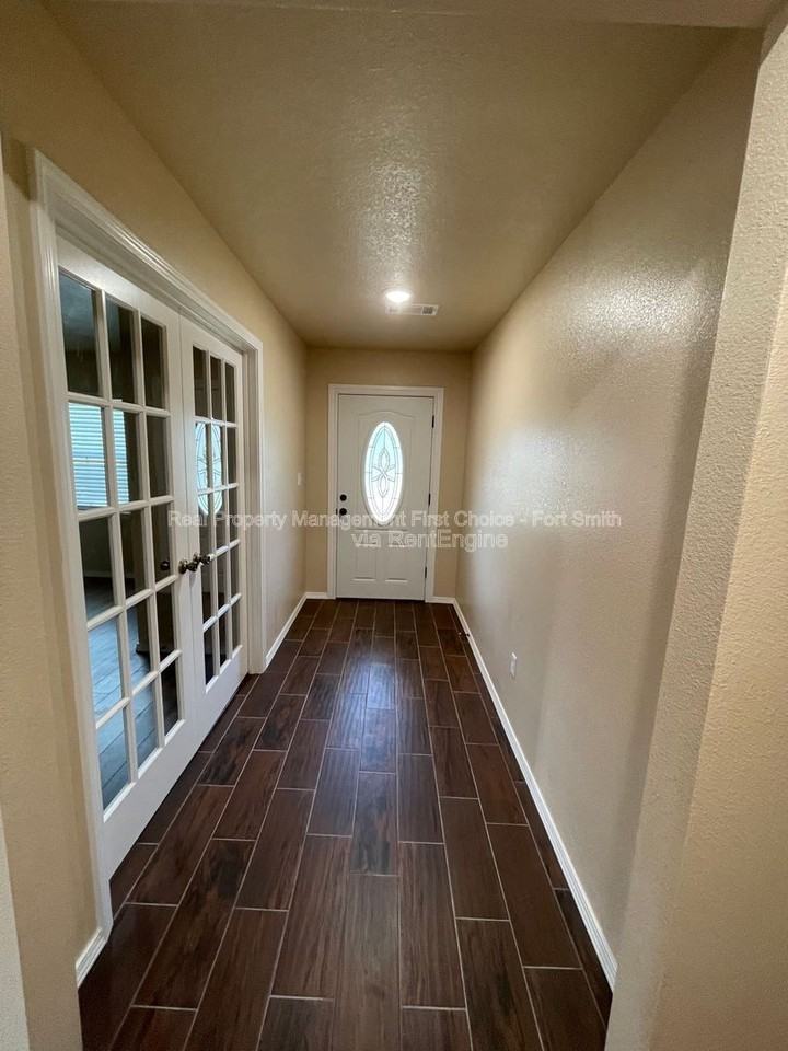 16 Charmont Dr - Photo 2 of 32