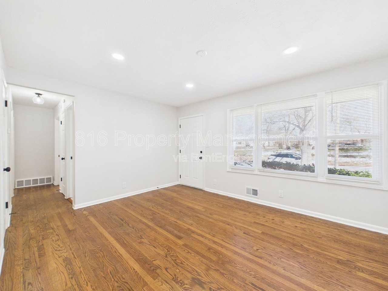 4730 Richmond Ave - Photo 2 of 24