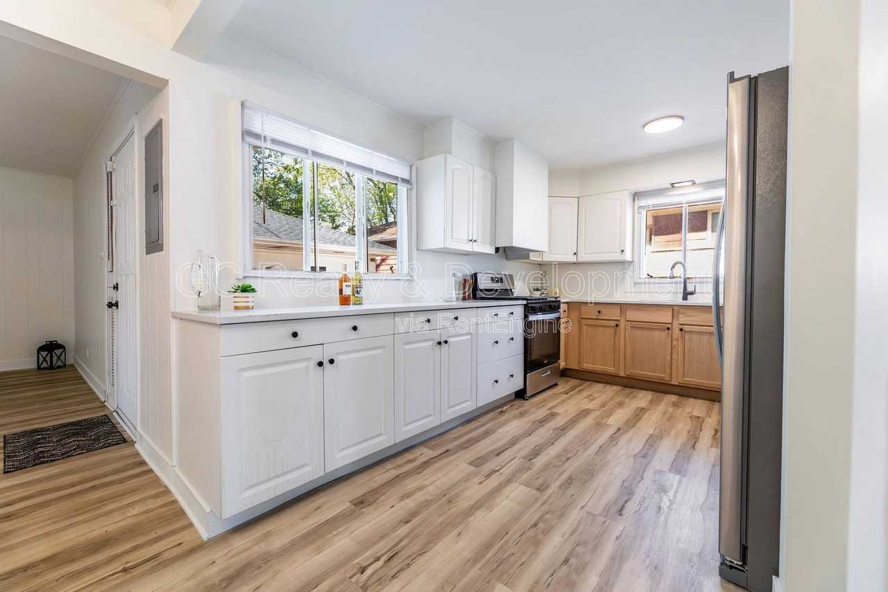 111 Nashua St - Photo 6 of 21