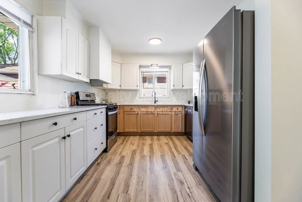 111 Nashua St - Photo 7 of 21