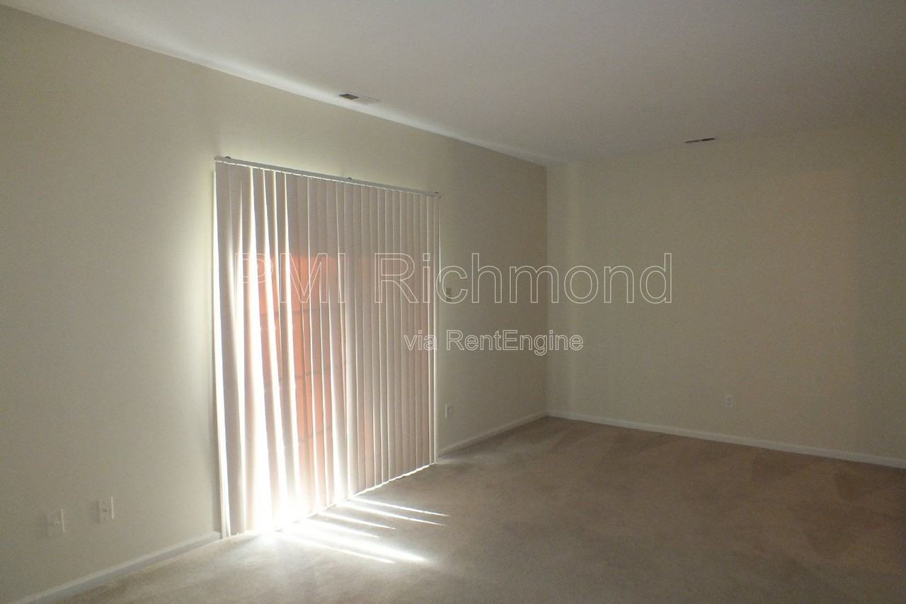 1623 Congressional Ct - Photo 2 of 8