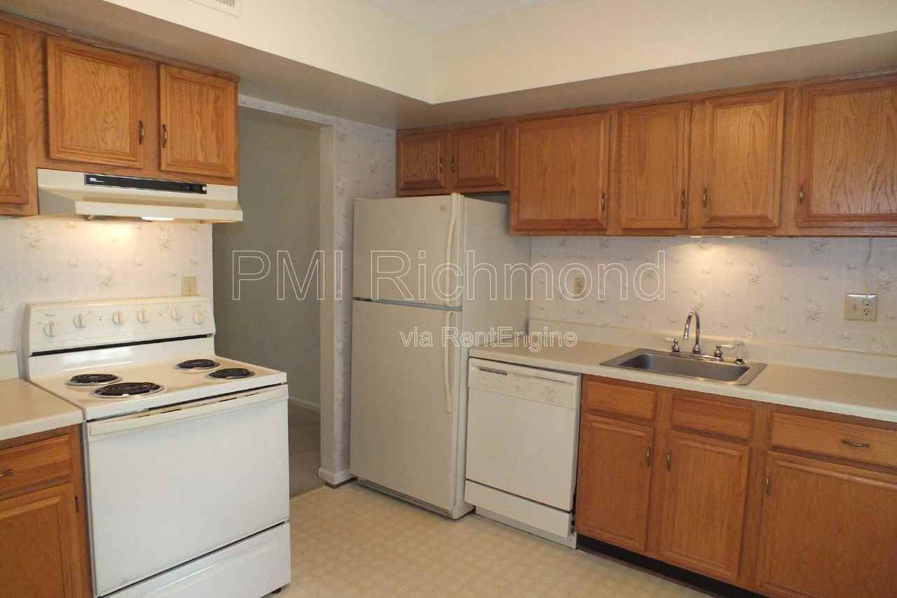 1623 Congressional Ct - Photo 4 of 8