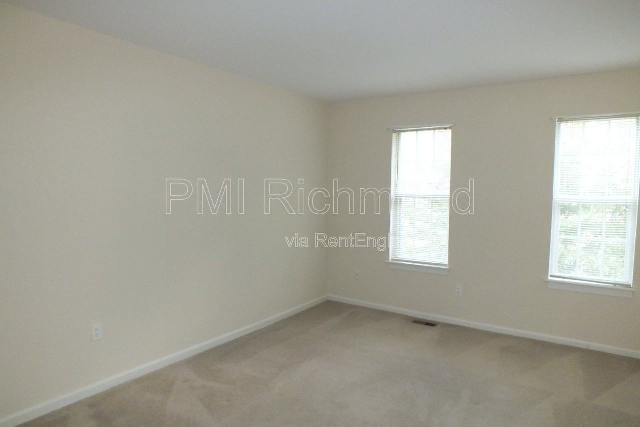 1623 Congressional Ct - Photo 5 of 8